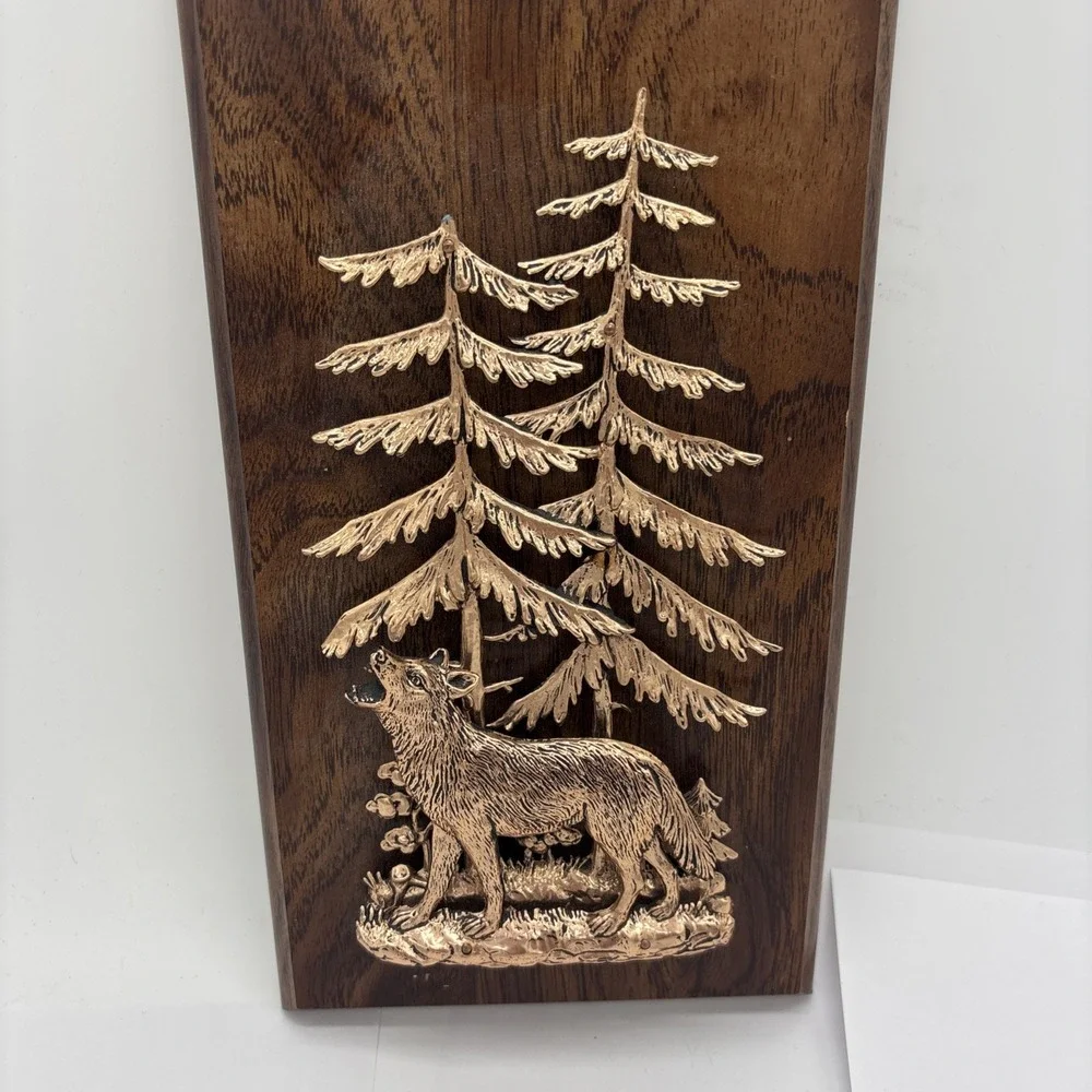 A &M Canada Vintage Hanging Good Tone Wall Plaque Wolf And Pine Tree